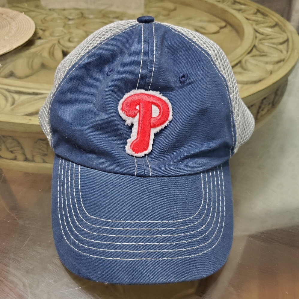 Phillies snapback hat